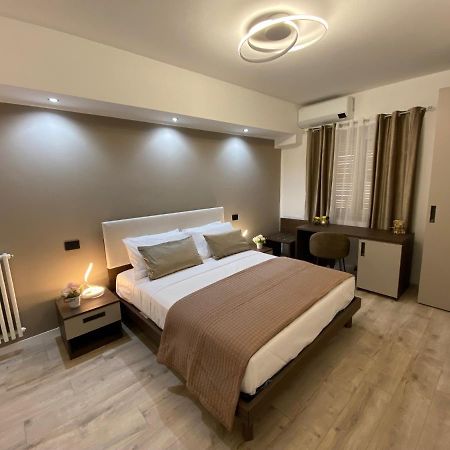Hotel Plaza Ungheria パレルモ エクステリア 写真