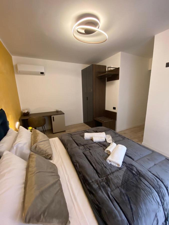 Hotel Plaza Ungheria パレルモ エクステリア 写真