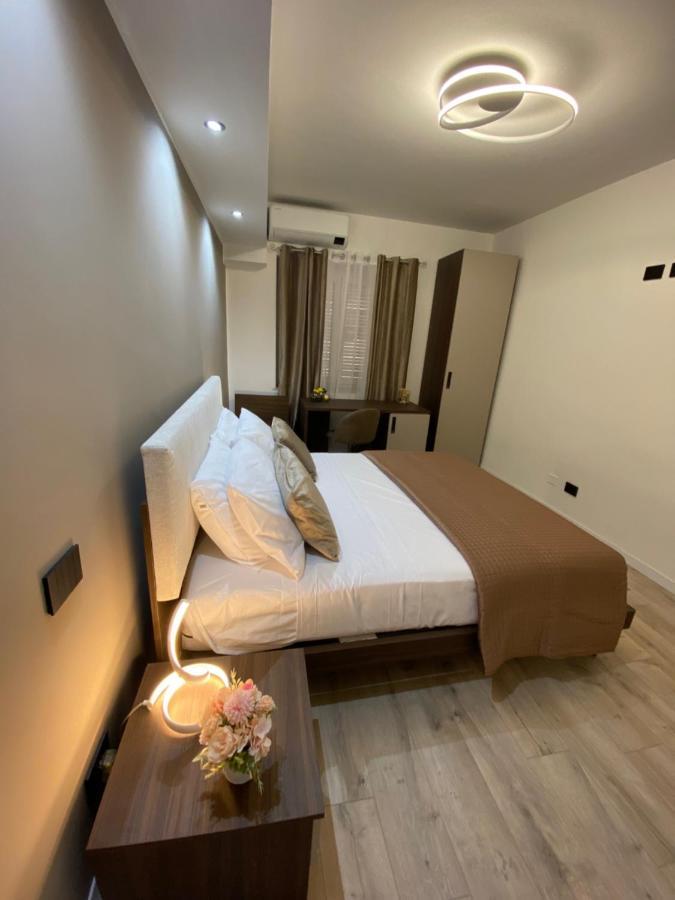 Hotel Plaza Ungheria パレルモ エクステリア 写真