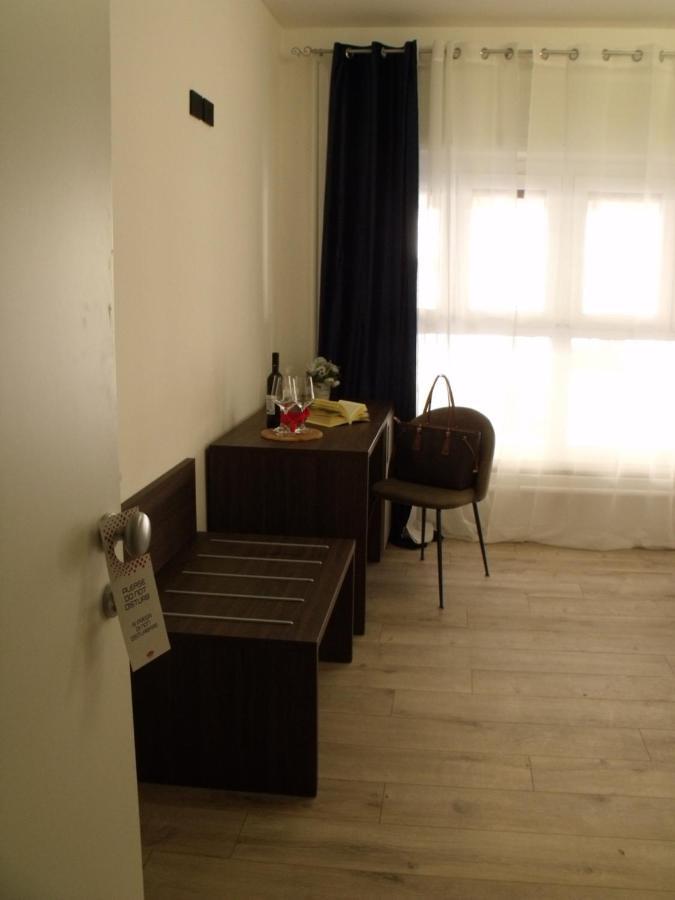 Hotel Plaza Ungheria パレルモ エクステリア 写真