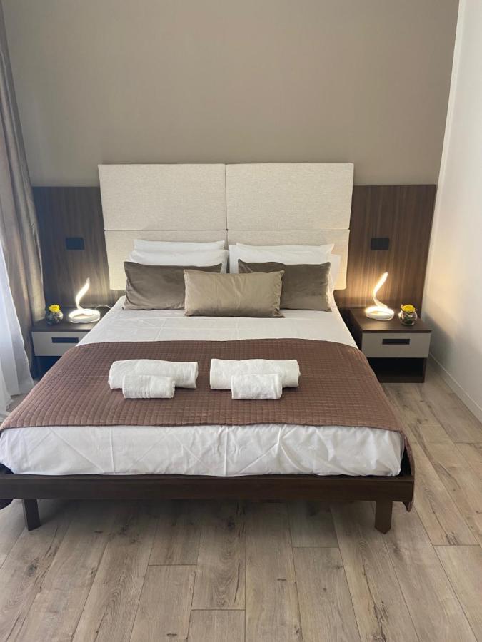 Hotel Plaza Ungheria パレルモ エクステリア 写真