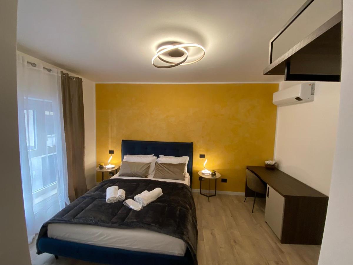 Hotel Plaza Ungheria パレルモ エクステリア 写真